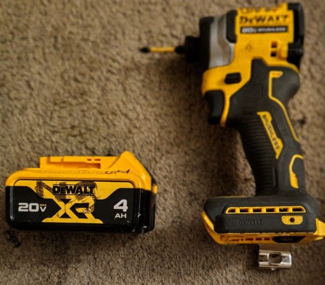 DeWalt 20v XR Impact Battery And Charger 120 OBO