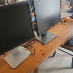 2 Dell 19 Inch LCD Monitors