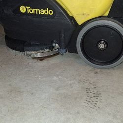 17 In Deck Tornado 14/4 Floor Scrubber