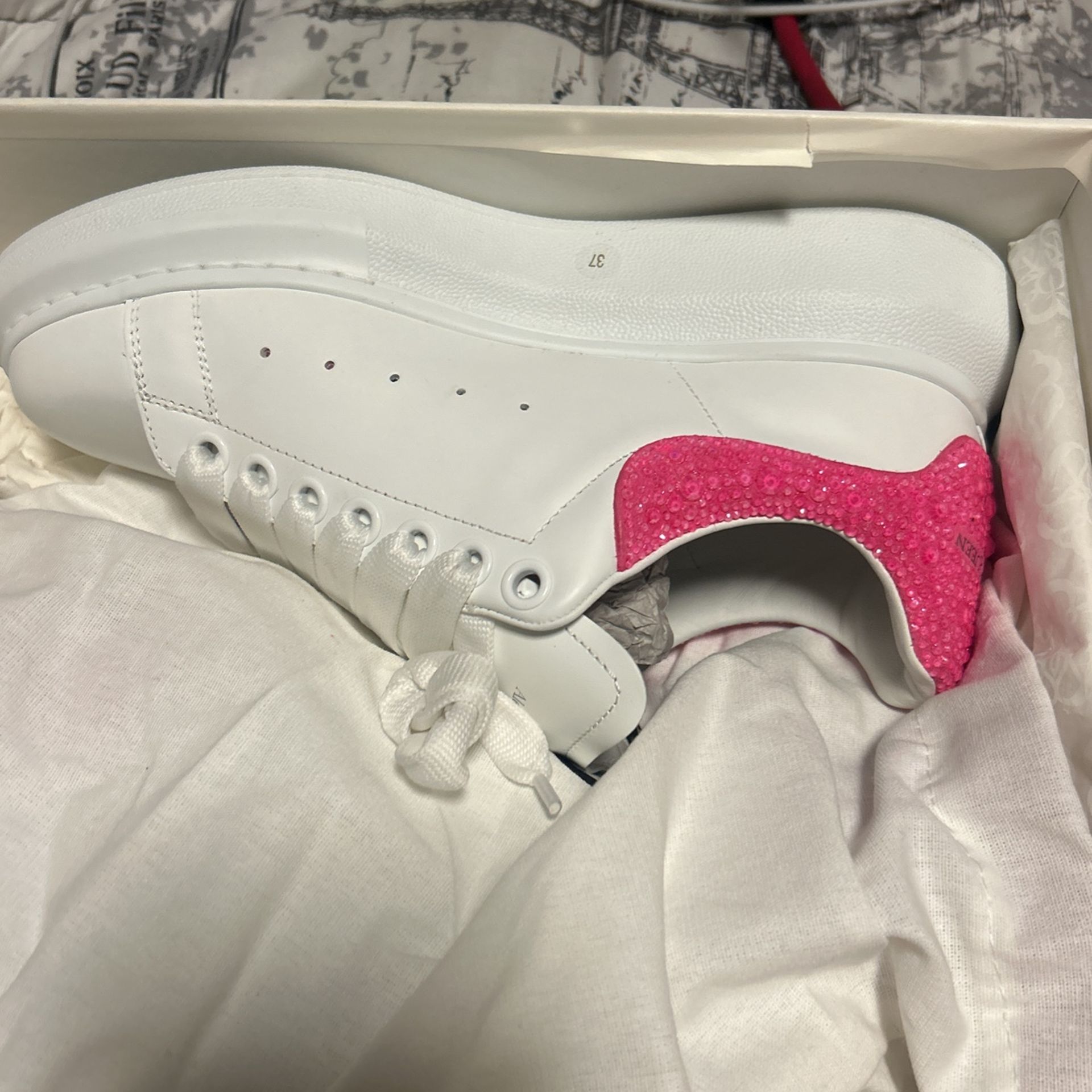 Brand New Alexander Mc Queens