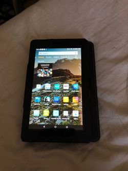 Kindle Fire 7 tablet 16 GB with case (working)