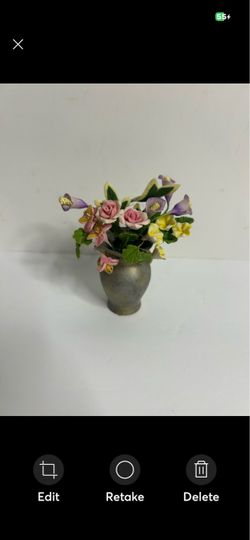 Miniature floral arrangement