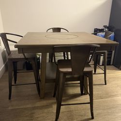 Kitchen Table And 4 Chairs 