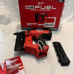 Milwaukee M18 18- Gauge Brad Nailer 