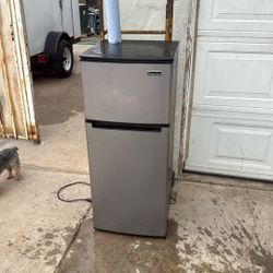 Magic Chef Mini Fridge 