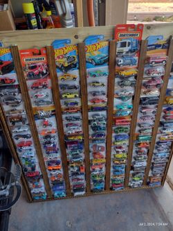 Hot wheels/Matchbox Display Rack W/100+ Cars!!