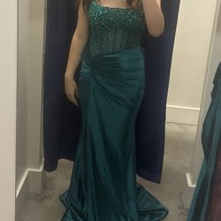 emerald green dress