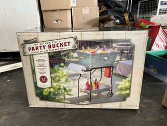 šŖ£š Galvanized Party Bucket with Rolling Cart & Serving Tray š² Price: $65 OBO (Retail typically $70ā$100+)