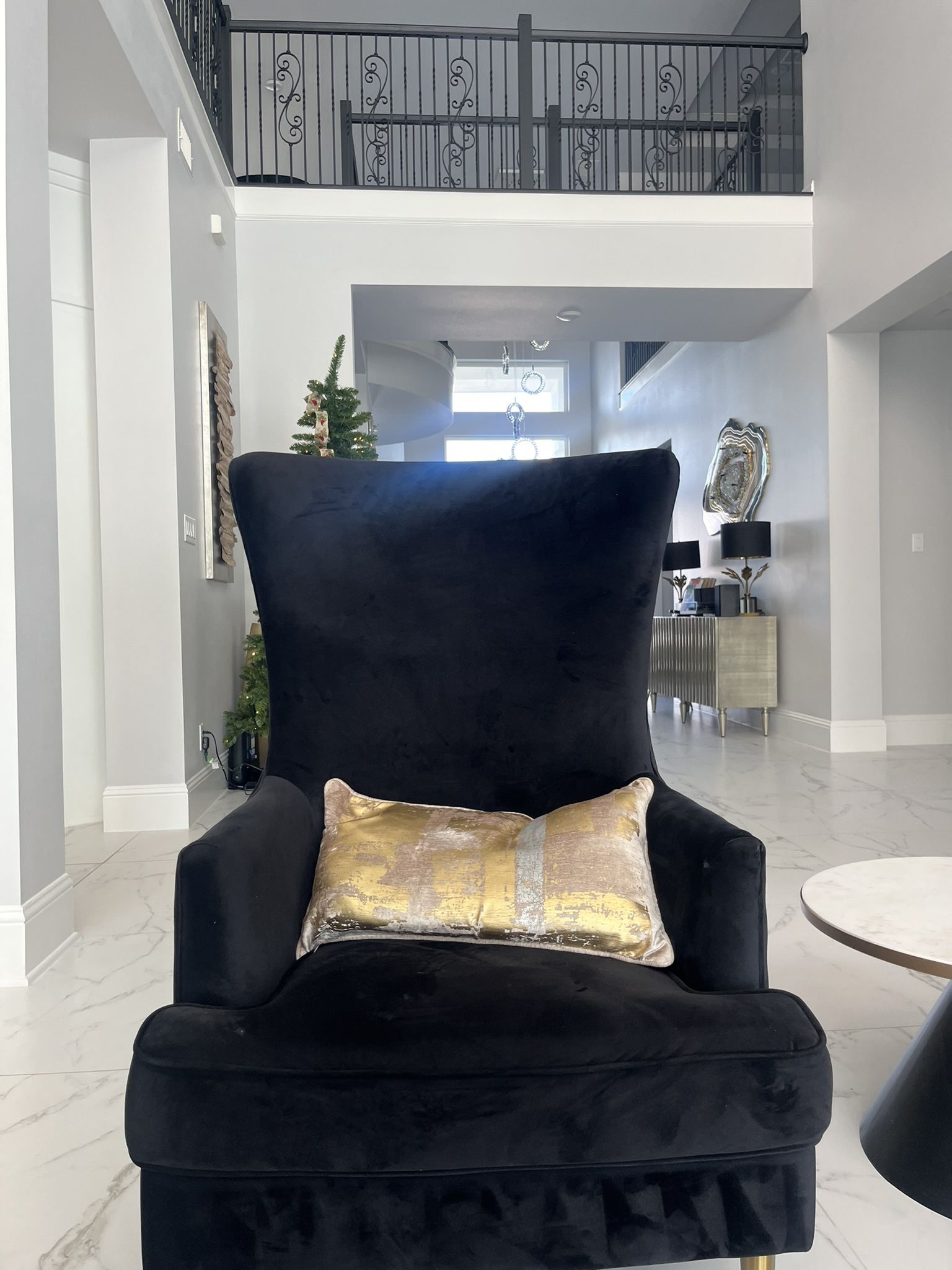 Modern Accent Chair Black Tufted Velvet Upholstery Armchair with Vanity Stool