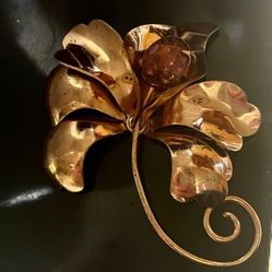 Vtg Beautiful Flower Brooch