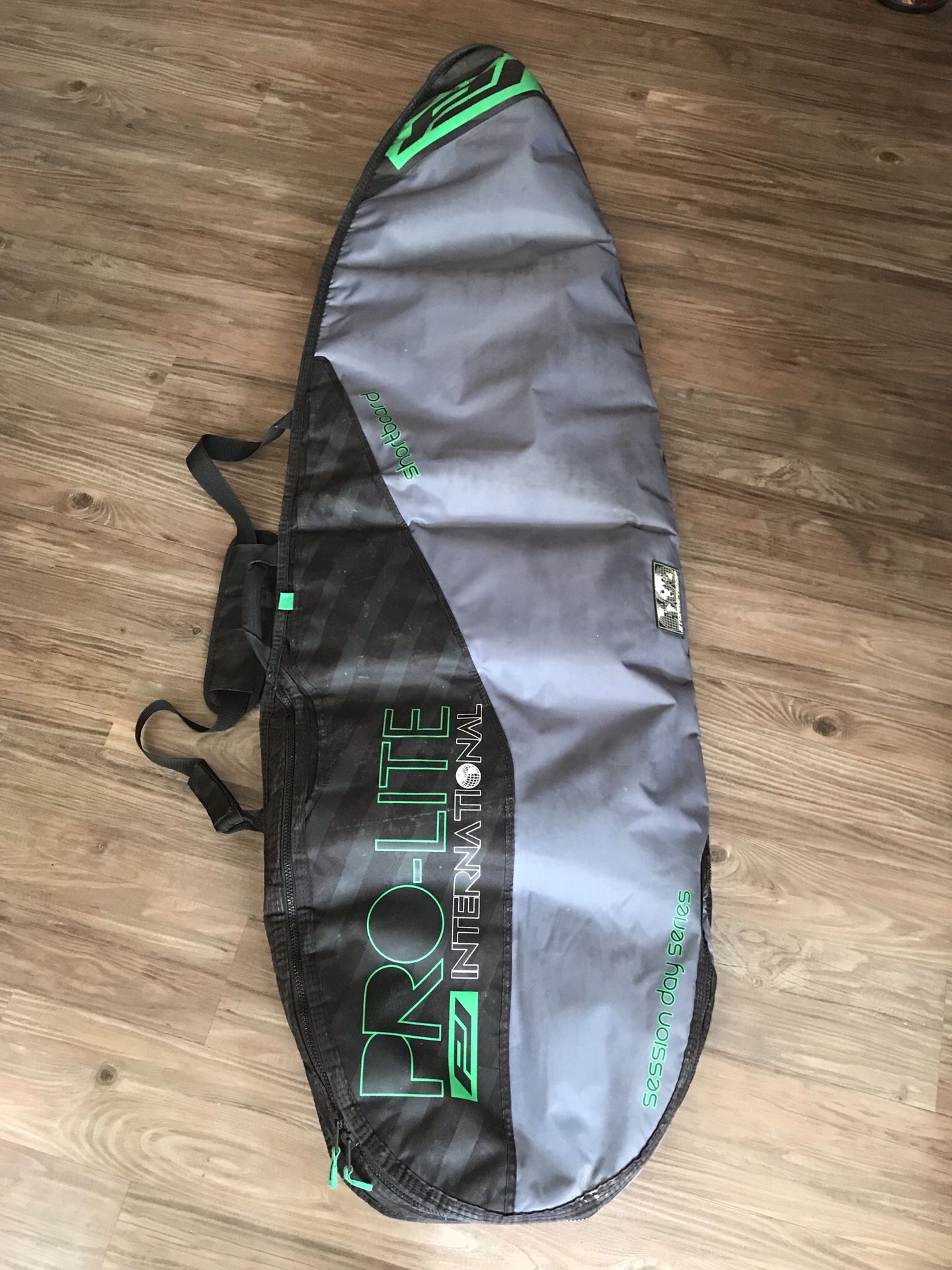 5’4” shortboard surfboard bag, used but in good condition