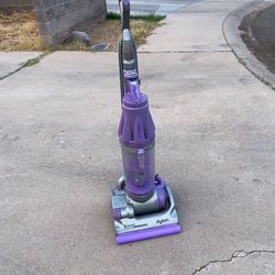 Purple Dyson Vacuum/ Aspiradora Dyson Morada (detalles En Fotos/ Details In Photos) 