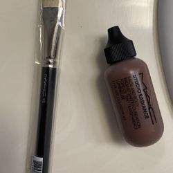 Mac Foundation With Brush