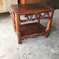 Japonés Hand Carved Antique End Table $185. Dollars 