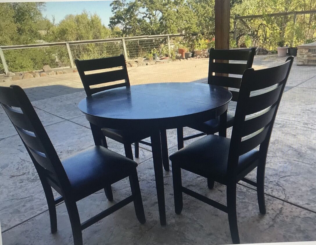 Dinning Table/ Chairs