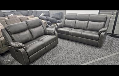 Leather Recliner Sofa & Loveseat Set. With Recliner On Both Ends 