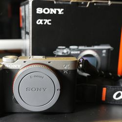 Sony Alpha a7C Mirrorless Digital Camera (Body Only）