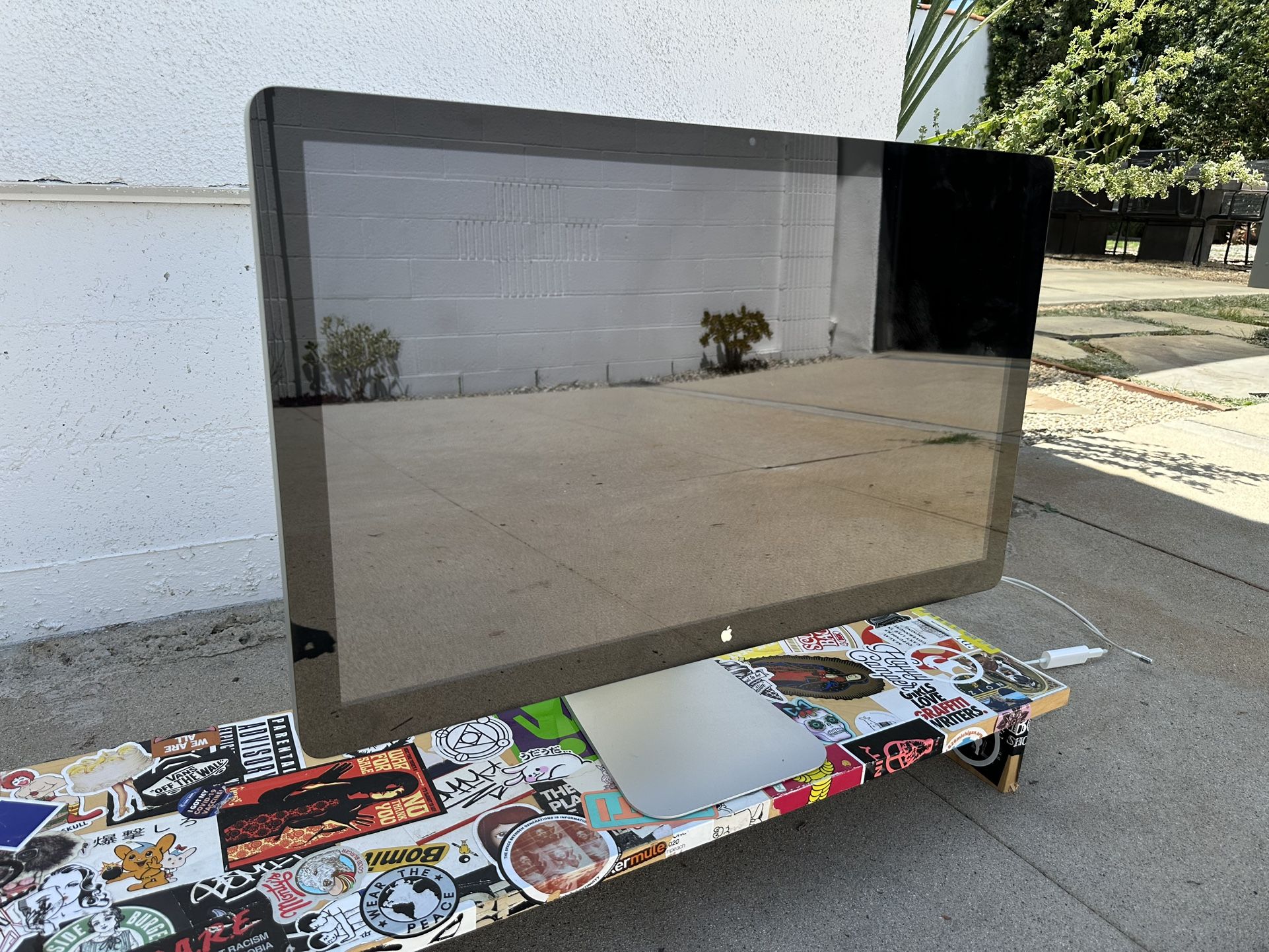 27-inch Thunderbolt Display