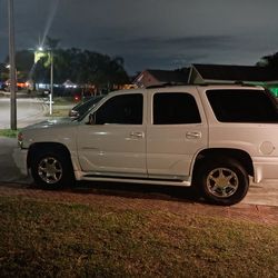 2002 GMC Yukon XL Denali