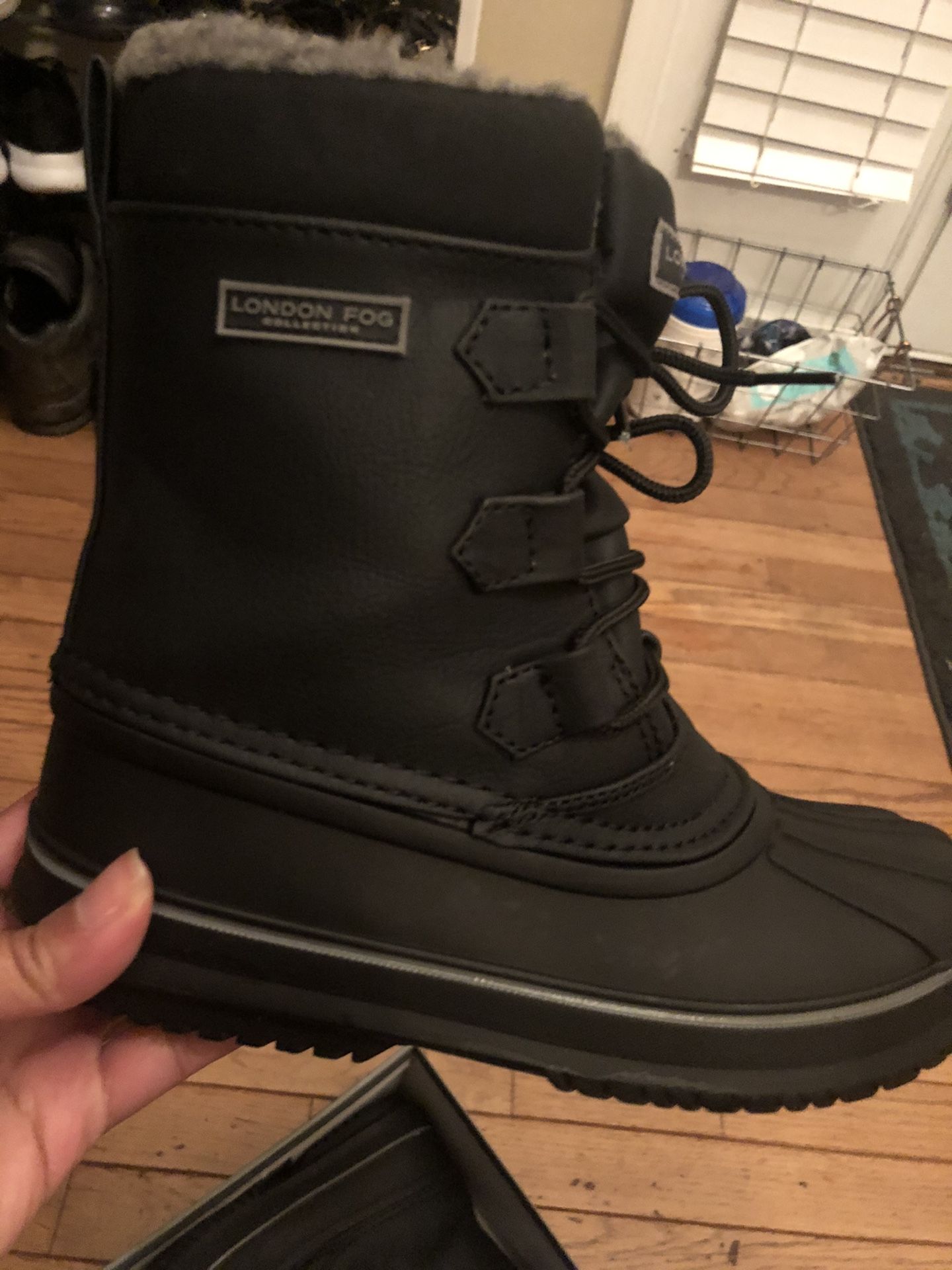 Brand new kids snow boots