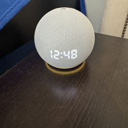 Amazon  Echo Dot (4th Gen) | Smart speaker with clock and Alexa  - Glacier White in good working condition 