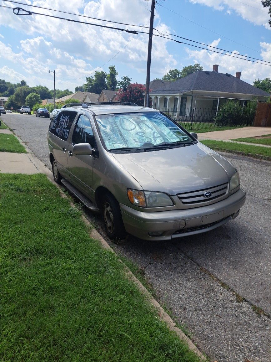 2001 Toyota Sienna