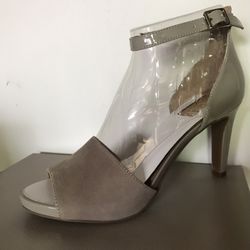 GRAY HEELS