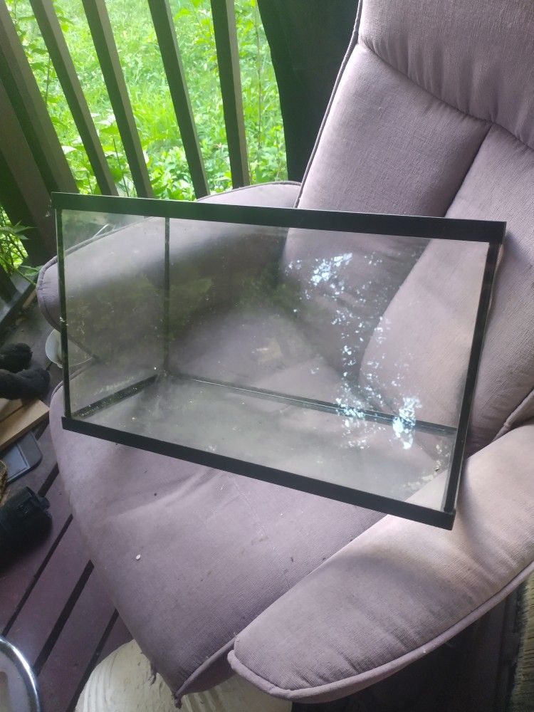 10 Gallon Fish Tank Aquarium Or For 🦎 REPTILES