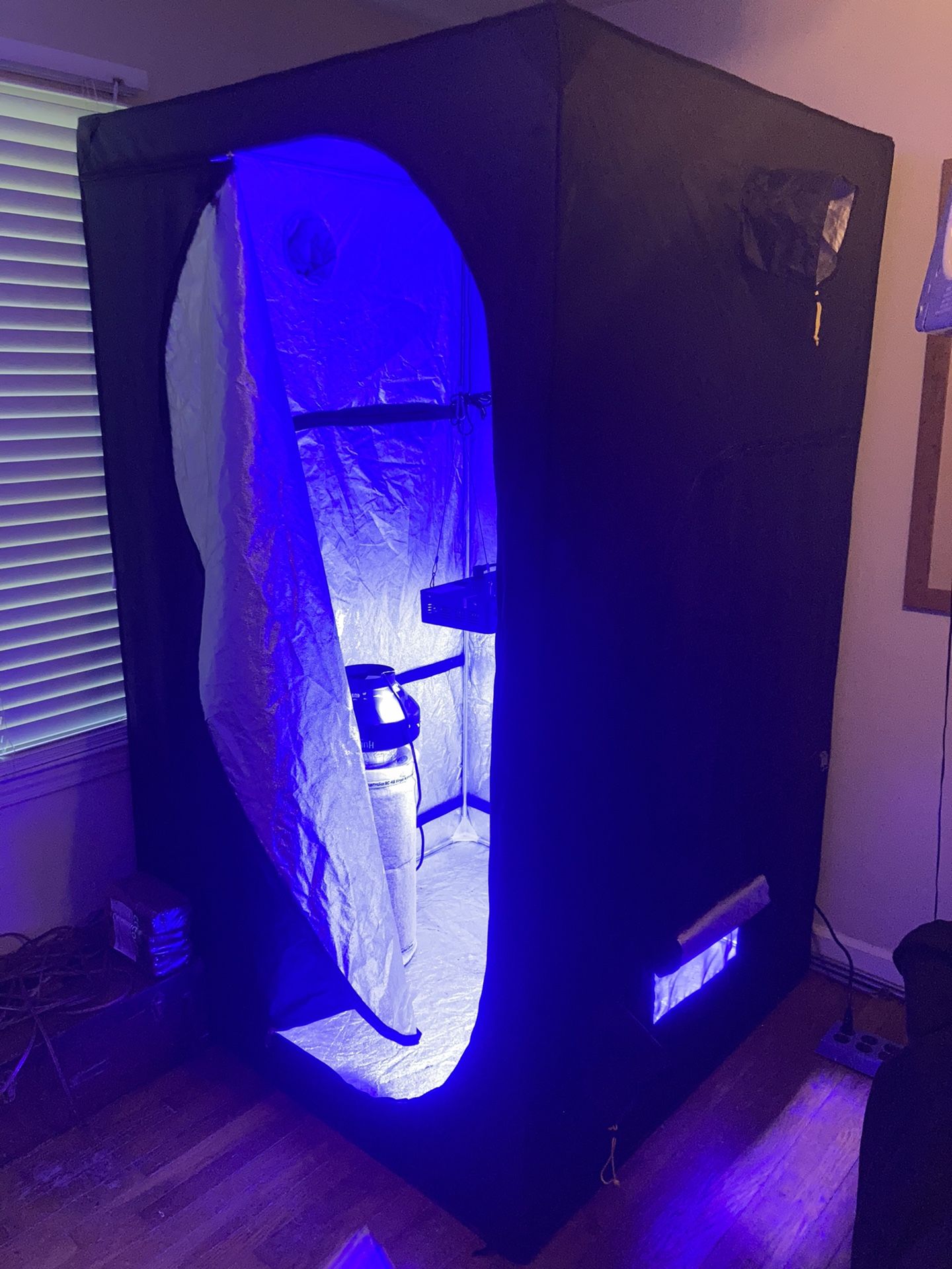 Indoor Gardening Tent w/ 1000w LED light And Fan w/ Filter