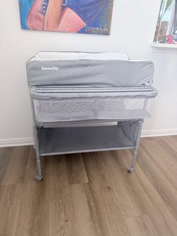 Baby changing table w/storage