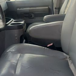 2011 E 350  Passenger Van  V 8 