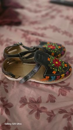 Embroidered Leather Floral Sandals