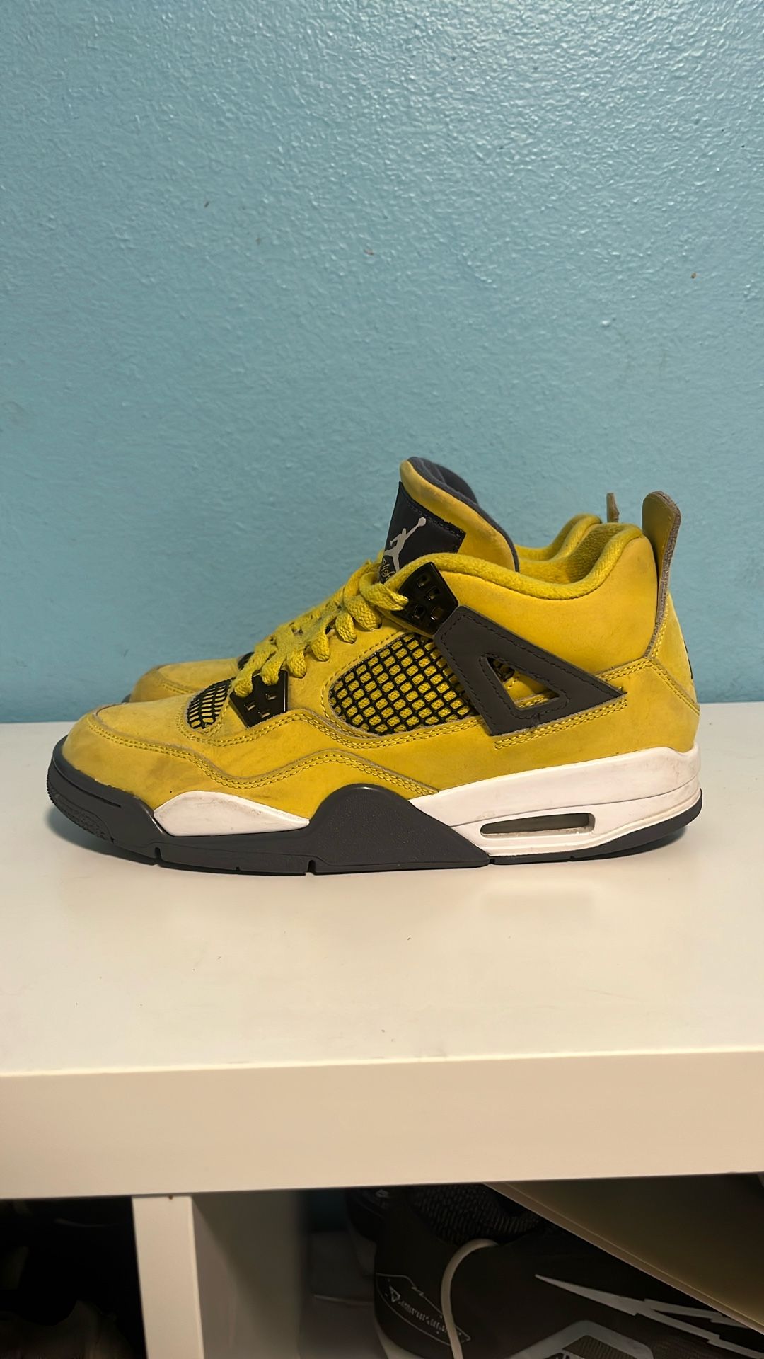 Lighting Jordan 4