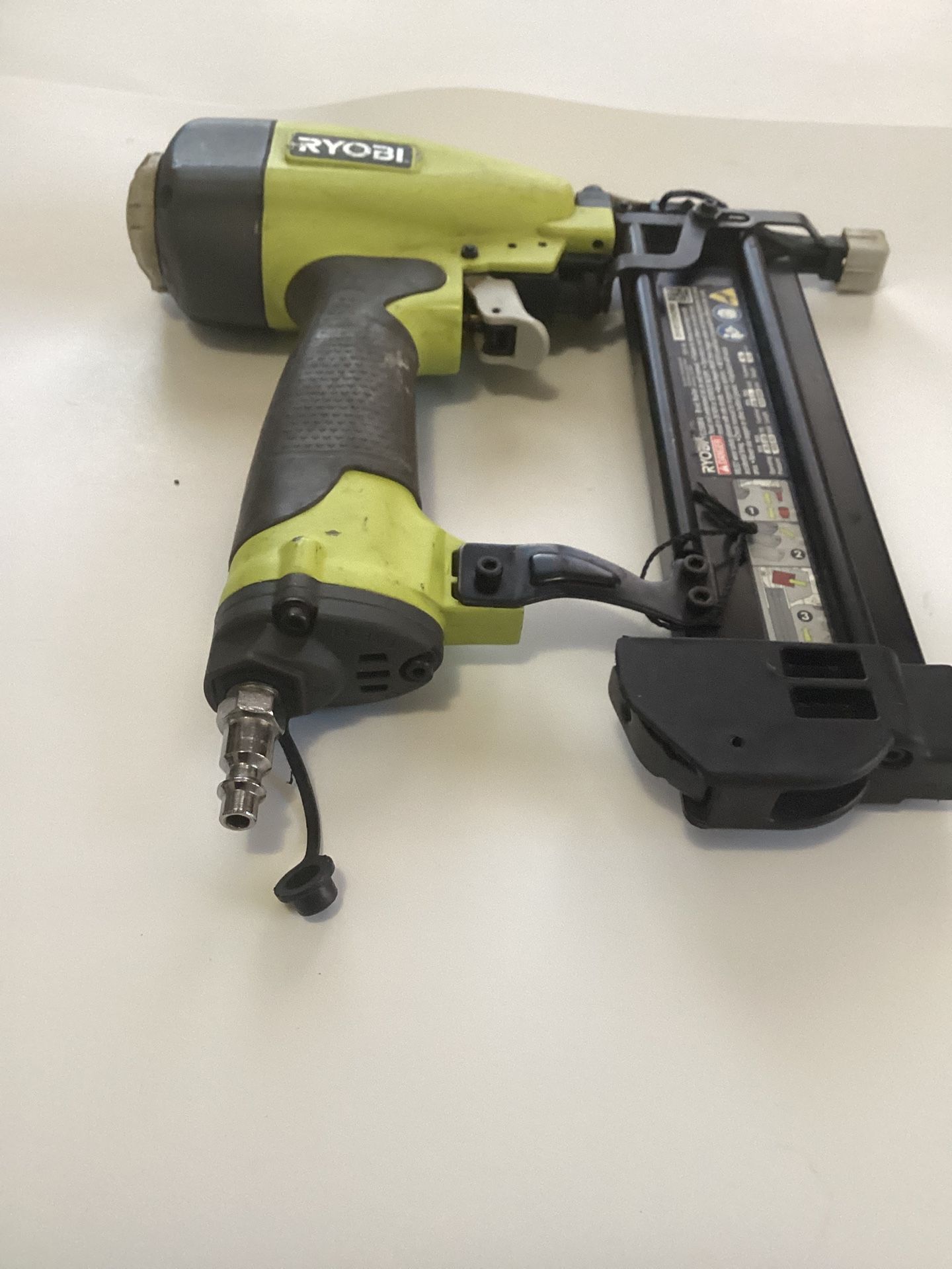 RYOBI 18-Gauge 5/8-inch x 2-inch. pneumatic Brad Nailer YG200BN2