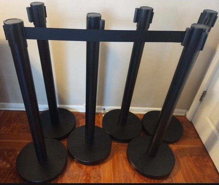 NEW-VEVOR Crowd Control Stanchion Set, Stanchion Set with 6.6 ft/2 m Black Retractable Belt, Black Crowd Control Barrier w/Concrete and Solid Metal Ba