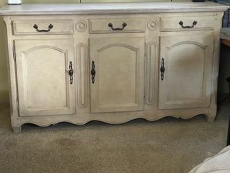 BUFFET WITH TONS OF STORAGE