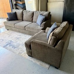 Lloyd’s of Chatham Zarine Sofa + Oversized Chair – Unused Staging Furniture