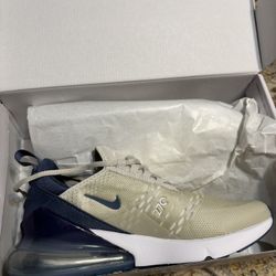 NEW Womens Size 8.5 Nike Air 270s