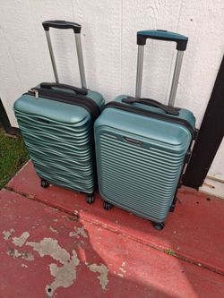 Carry on luggage  buenas condisiones  $30 cada una