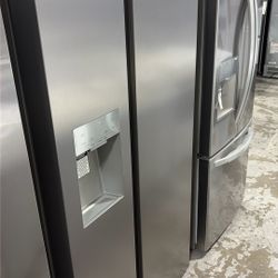 Hisense 29.1 Cu Ft Standard Depth Side By Side Refrigerator 