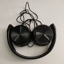 Sony Noise Cancelling Headphones (Model: MDR-ZX110NC) For Sale 