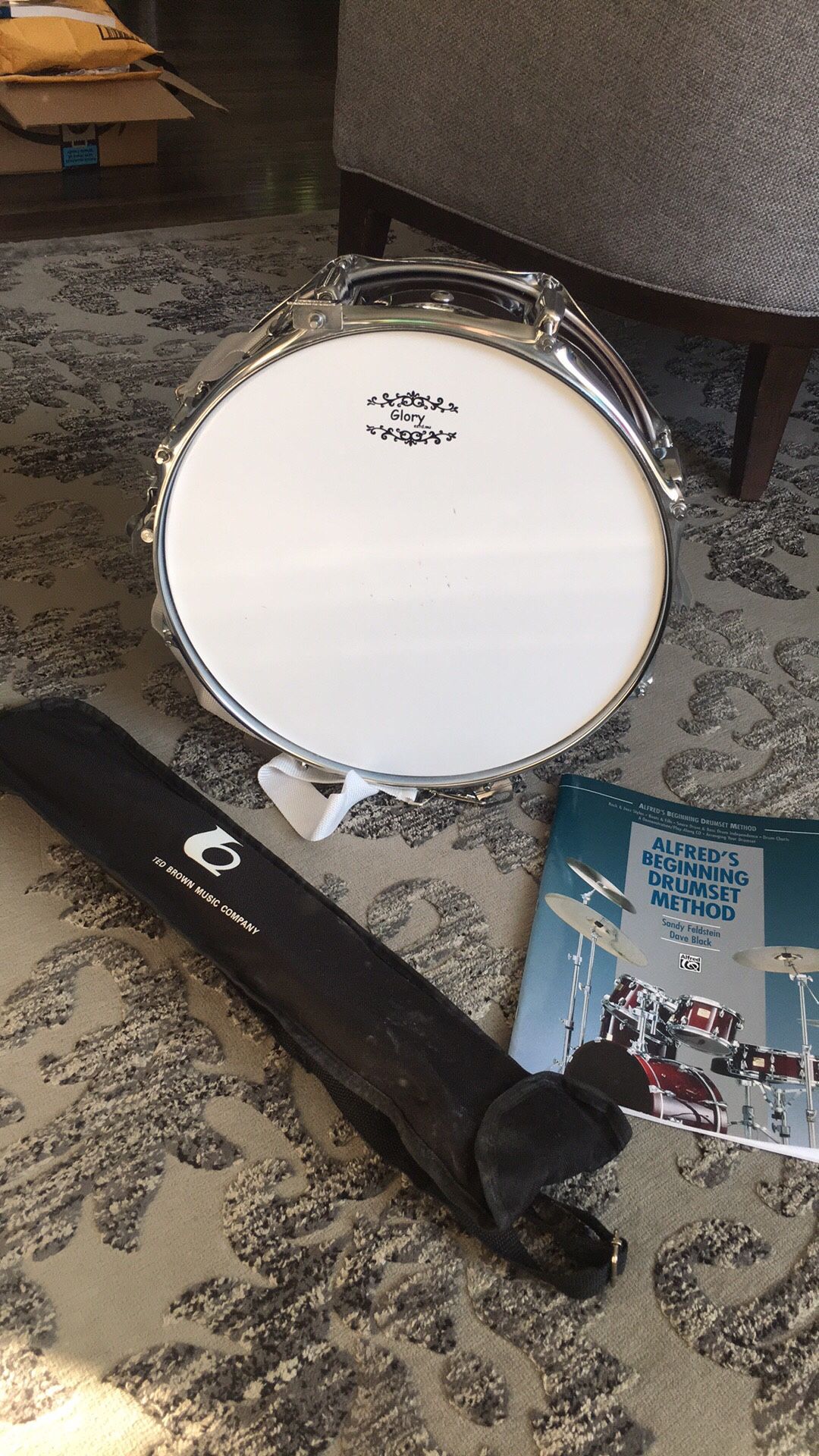 Red snare drum with strap, stand,and 1 instruction book.