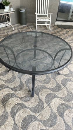 Pool deck table