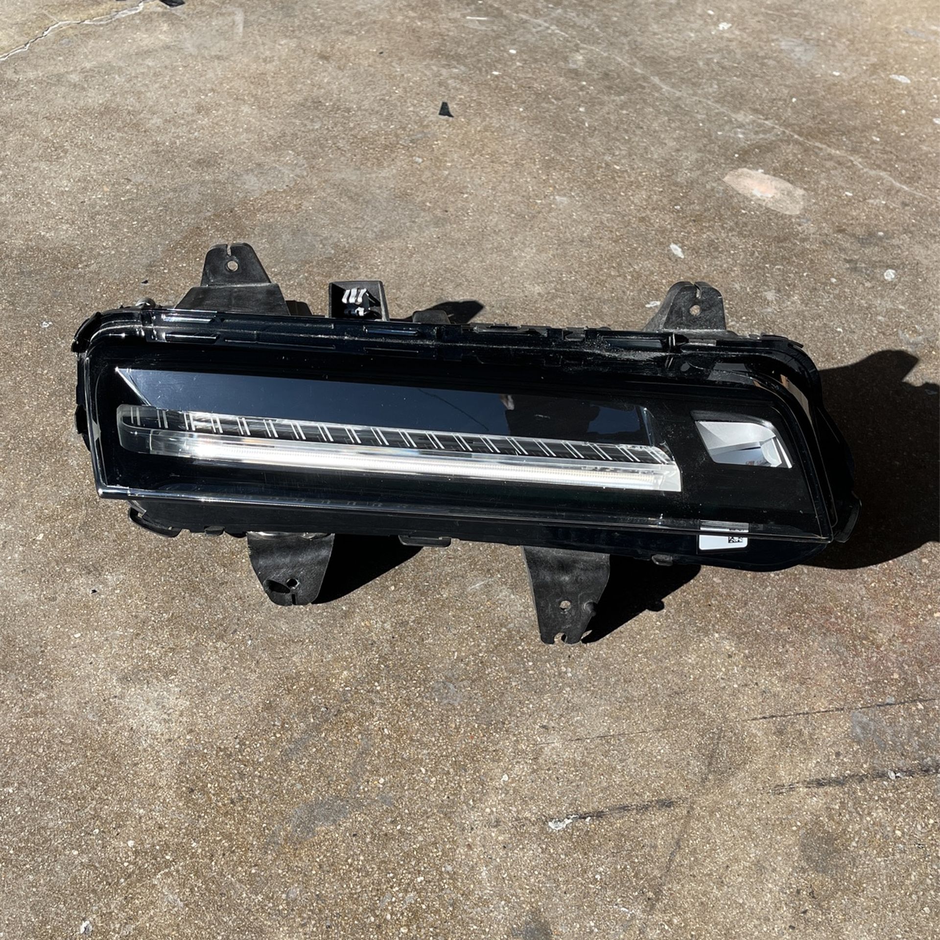 2020 2021 CADILLAC XT6 LEFT DRIVER LED DRL LED FOG LIGHT (contact info removed)5 USED
