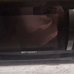 Emerson 1100 watts microwave
