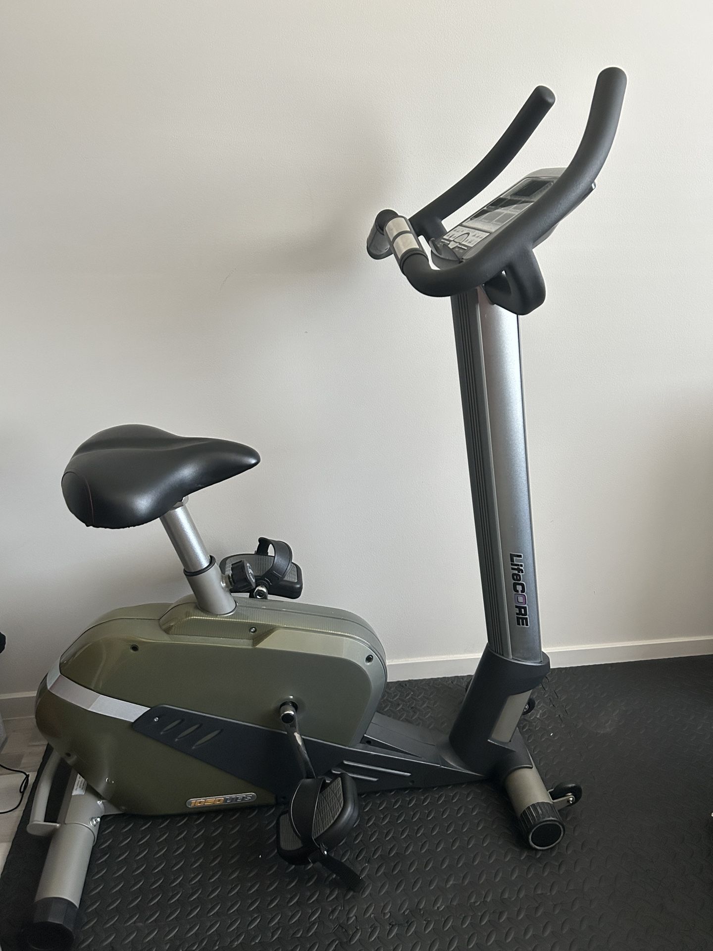 Lifecore 1050UBS exercise bike