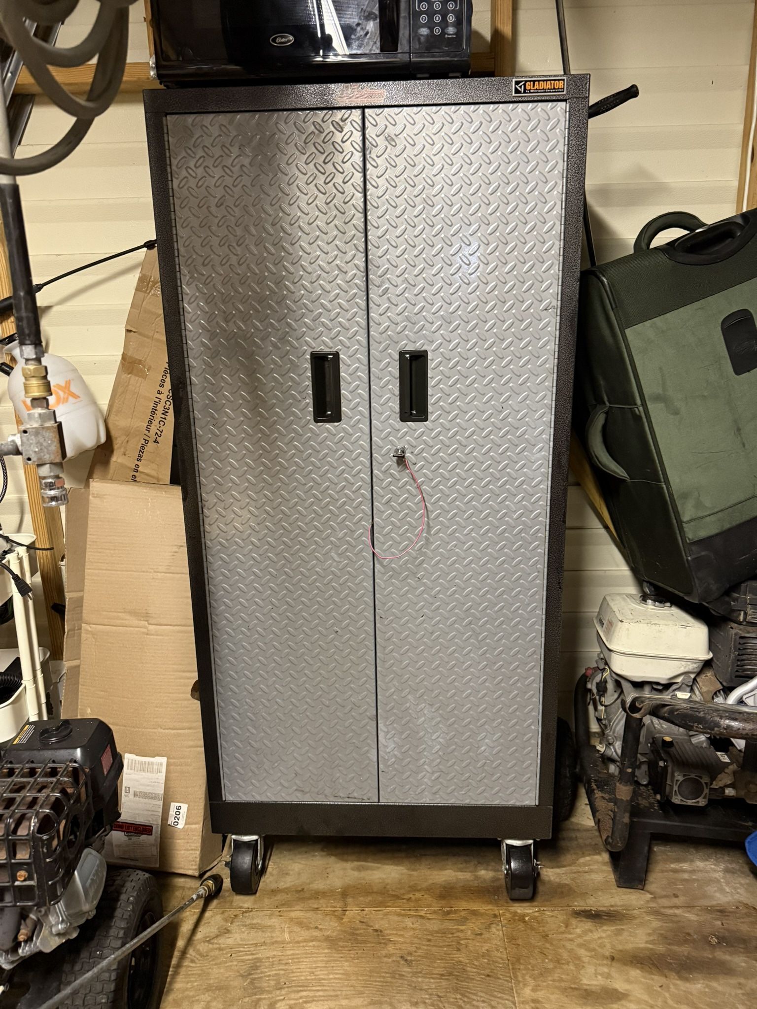 Tool chest with wheels and key