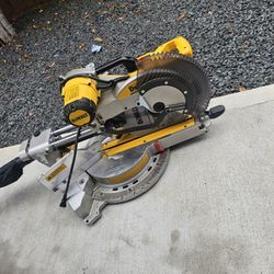 Miter Saw DeWalt Dwe780 (12in Working Very Well  Trabajando Muy Bien