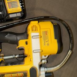 Dewalt Grease Gun With Battery 