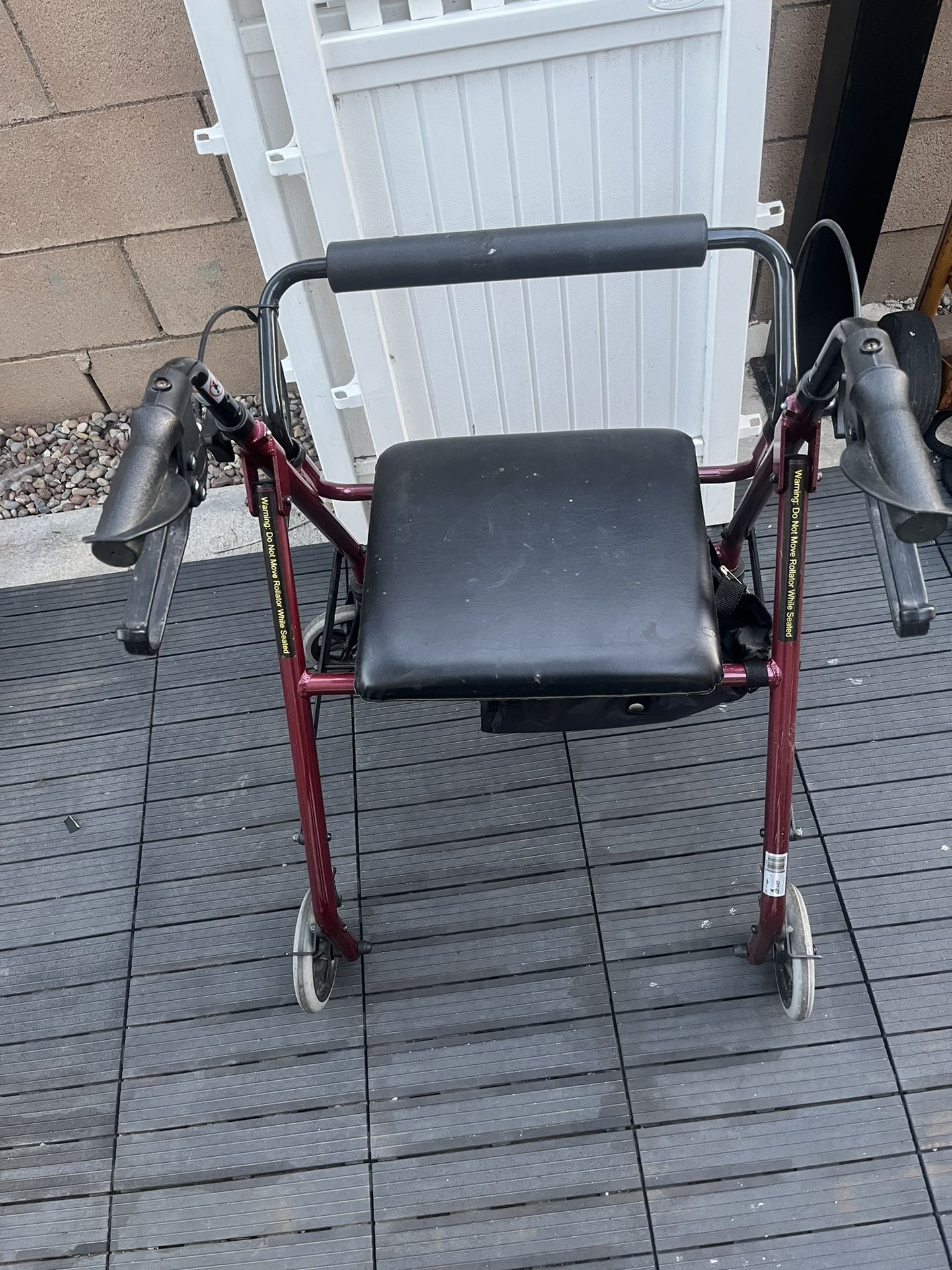 Walker / Seater